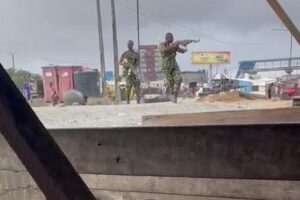Soldiers And ‘Omo Onile’ Boys Clash In Lagos1